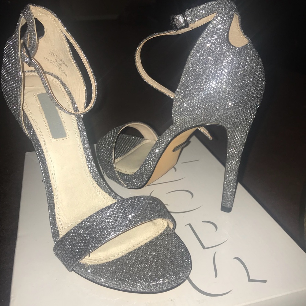 Heels - Picture 2 of 4